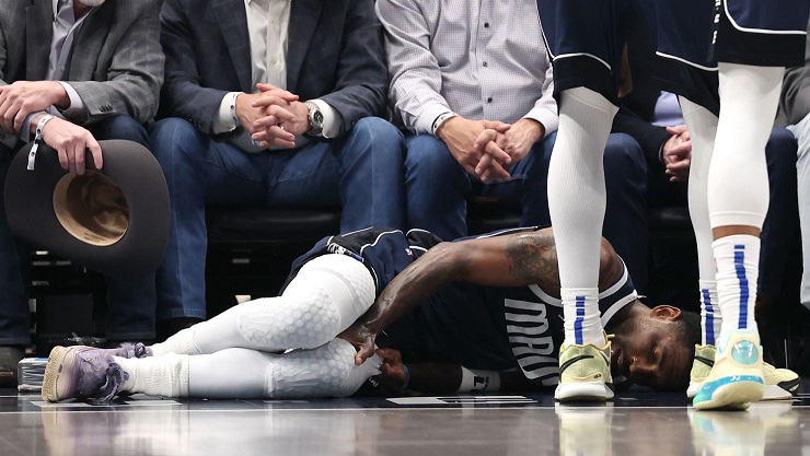 Kyrie Irving yrittää hillitä sisäistä pettymystään